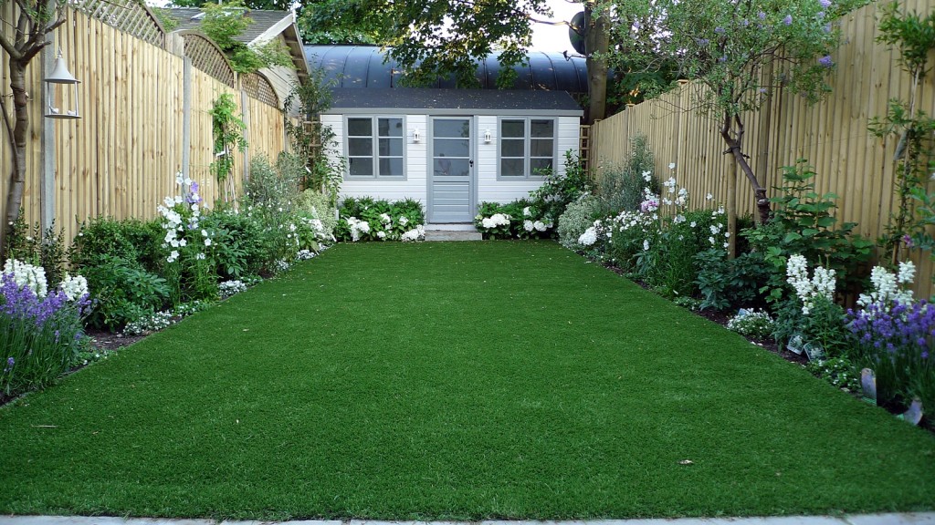 Simple fencing and artificial lawn