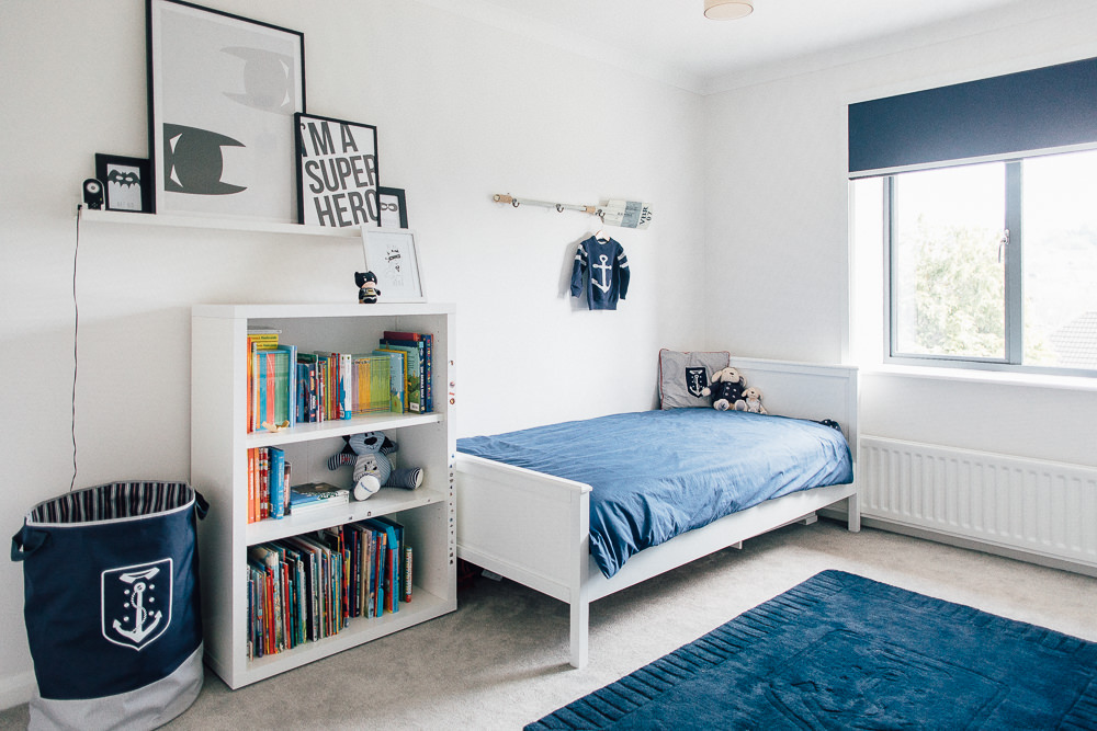Practical and stylish kids' room with Ikea picture shelf