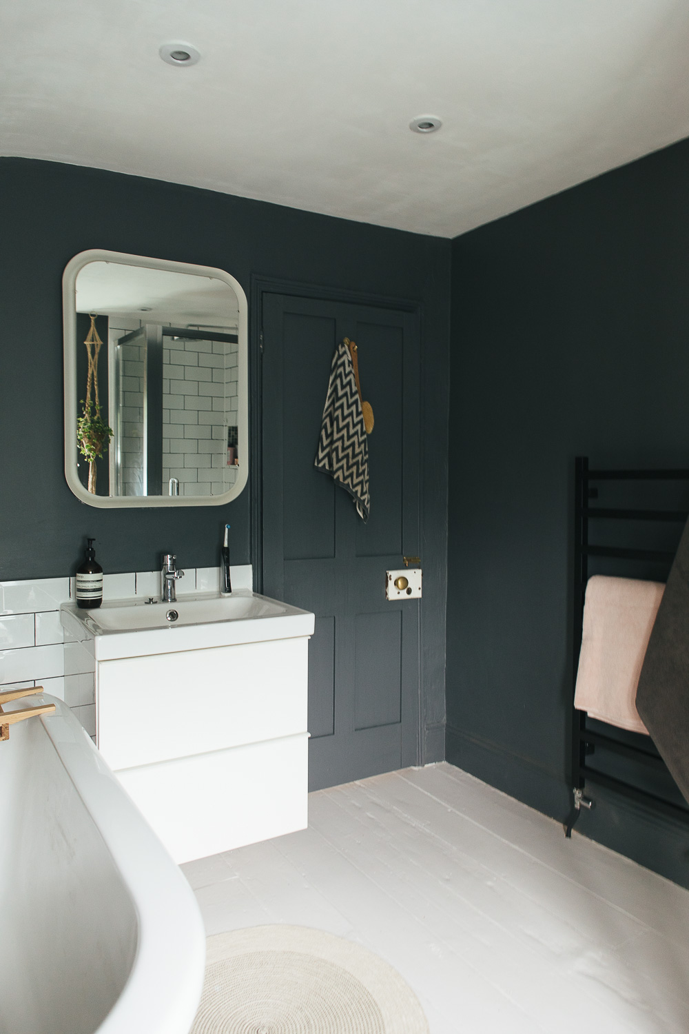 Choosing a light or dark bathroom colour scheme for a small space