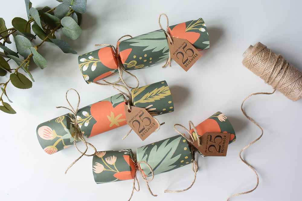 How To Make Your Own Christmas Crackers To Style Up Your Christmas Tablescape