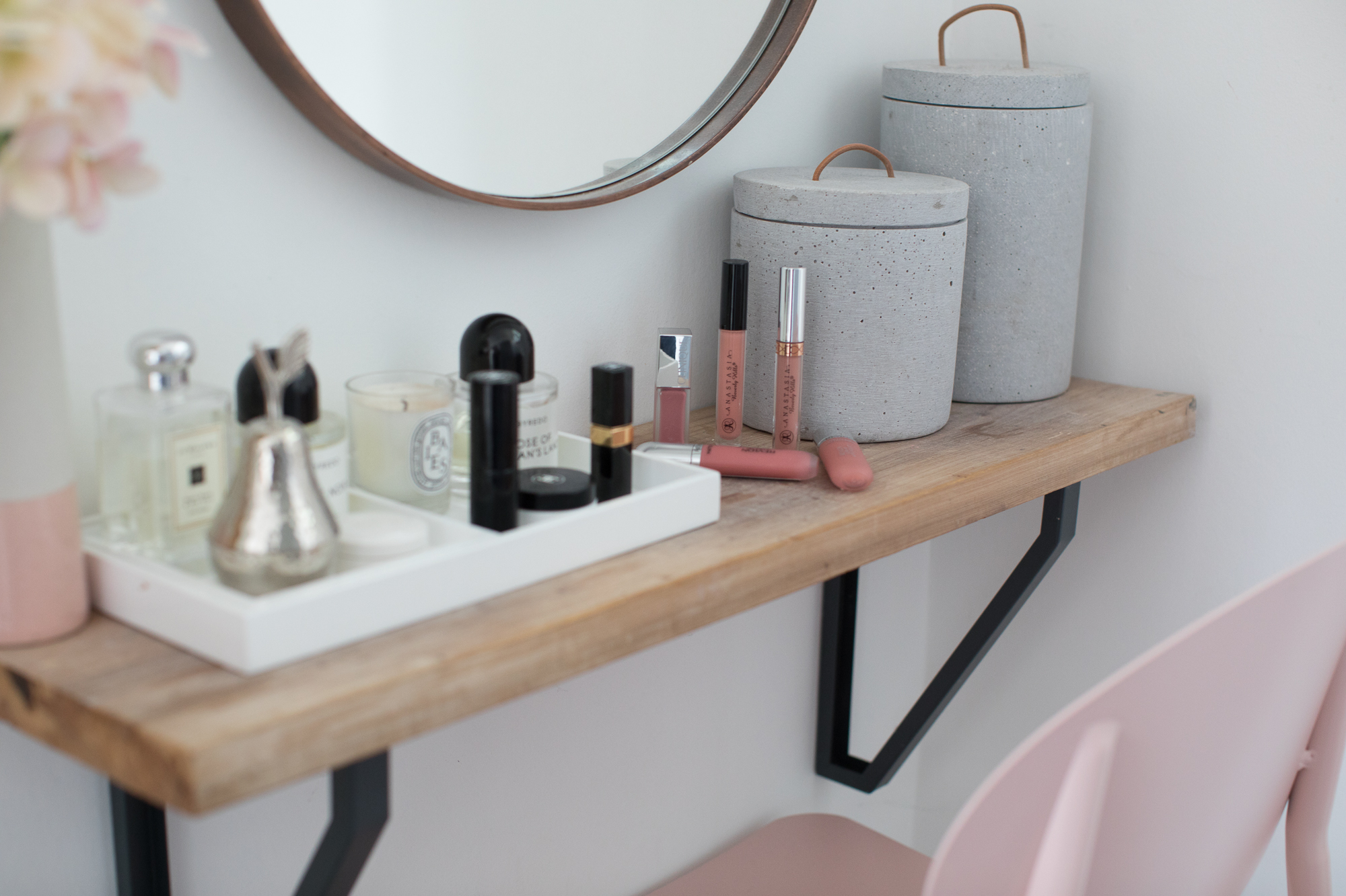 Shelf and mirror with make-up