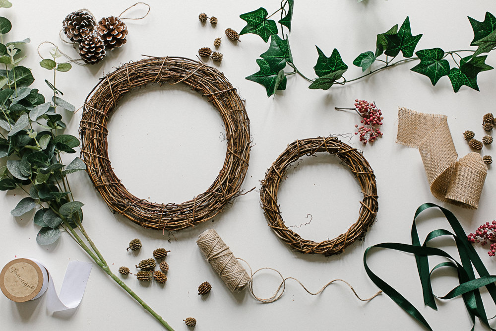 Creating a Christmas wreath - what you will need